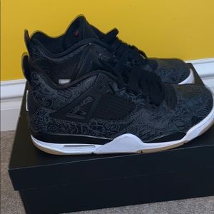 i am selling Air Jordan 4 retro SE (GS)